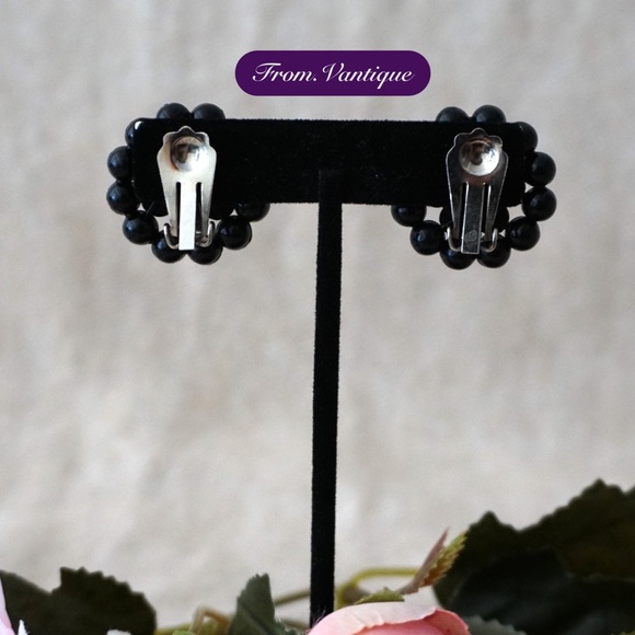 ⚫🌻 VINTAGE Black Beaded Flower with Crystal Earrings (Clip on)👂✨ - Picture 3 of 5